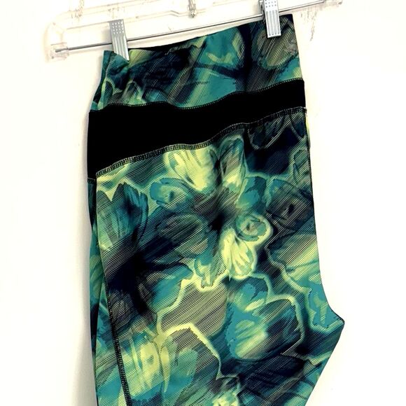 Tek Gear Women's 2X (39x20) DRYTEK Printed High-Waisted Capri Leggings Pockets - Picture 9 of 15